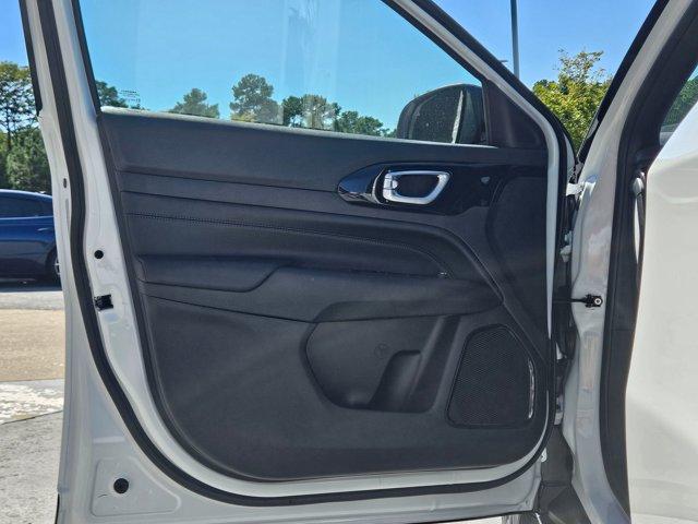 Photo of 2026 Bright White Clearcoat Jeep Compass