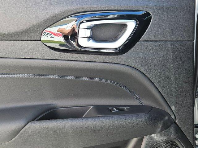 Photo of 2026 Silver Zynith Metallic Clearcoat Jeep Compass