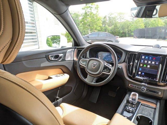 Photo of 2022 Crystal White Metallic Volvo XC60