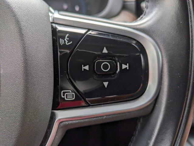 Photo of 2022 Crystal White Metallic Volvo XC60