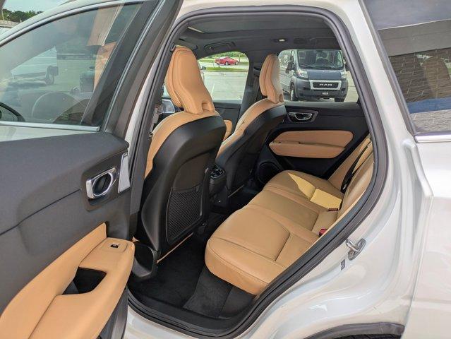 Photo of 2022 Crystal White Metallic Volvo XC60
