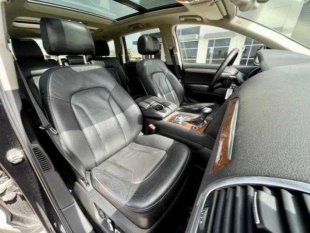 Photo of 2013 Orca Black Metallic Audi Q7
