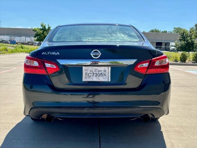 Photo of 2016 Super Black Nissan Altima