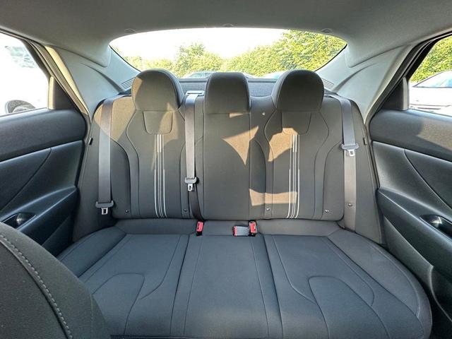 Photo of 2025 Gray Pearl Hyundai ELANTRA HEV