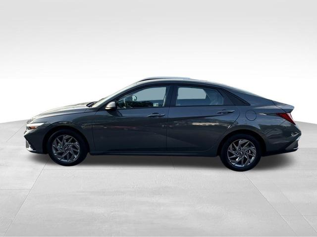 Photo of 2025 Gray Pearl Hyundai ELANTRA HEV