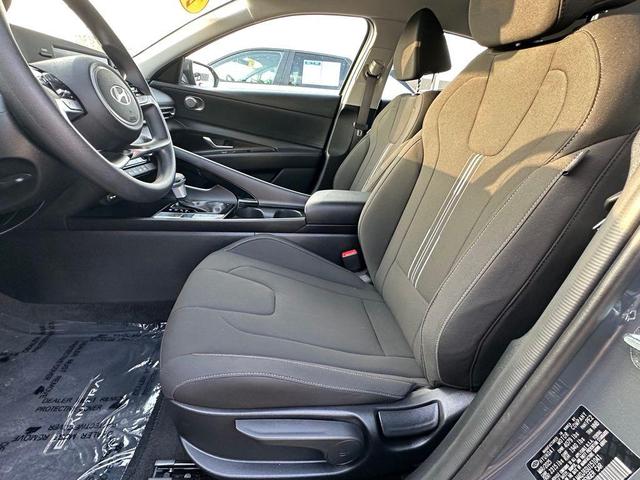 Photo of 2025 Gray Pearl Hyundai ELANTRA HEV