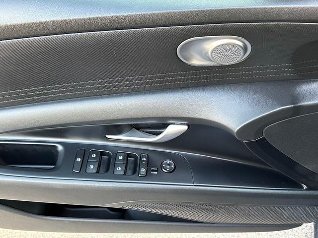 Photo of 2025 Gray Pearl Hyundai ELANTRA HEV