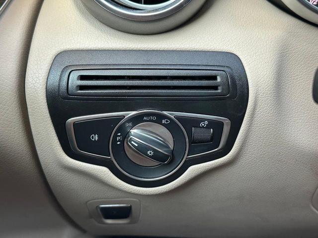 Photo of 2018 Polar White Mercedes-Benz GLC 300