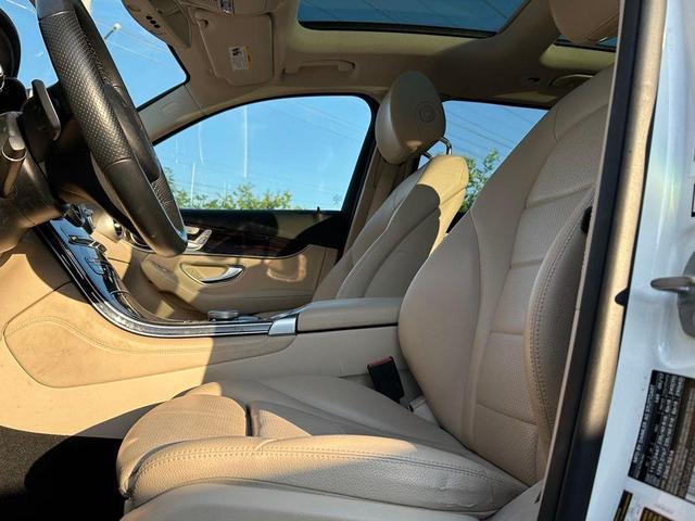 Photo of 2018 Polar White Mercedes-Benz GLC 300