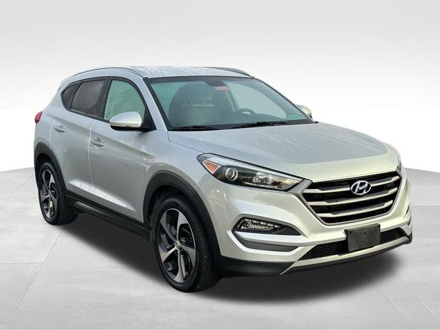 Photo of 2016 Chromium Silver Hyundai TUCSON