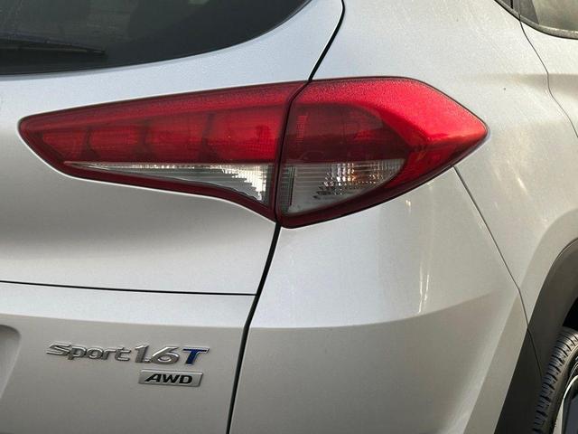 Photo of 2016 Chromium Silver Hyundai TUCSON