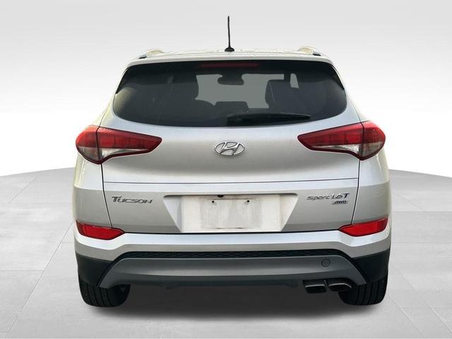 Photo of 2016 Chromium Silver Hyundai TUCSON