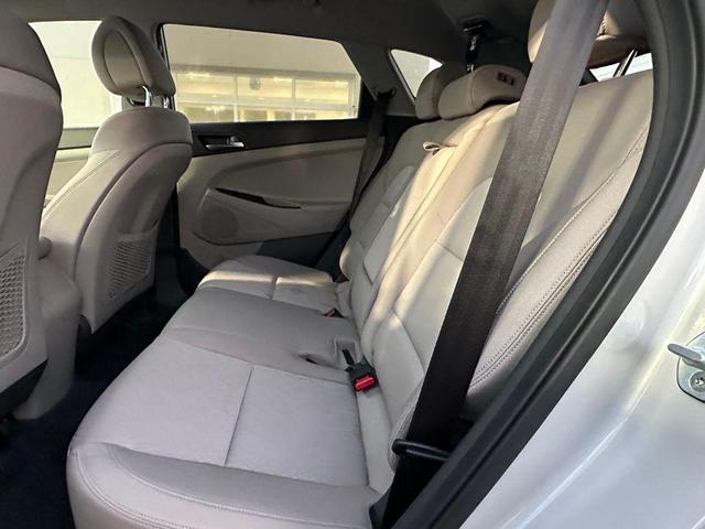 Photo of 2016 Chromium Silver Hyundai TUCSON