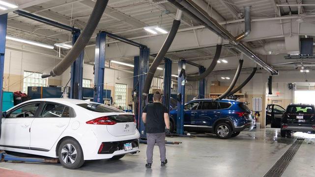 Photo of 2015 White Toyota Prius
