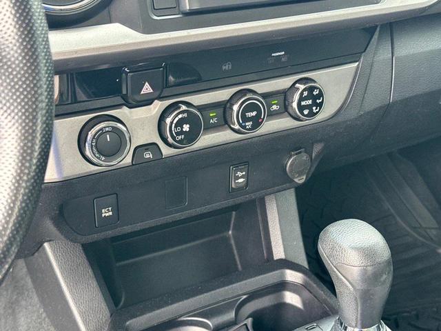 Photo of 2016 Super White Toyota Tacoma