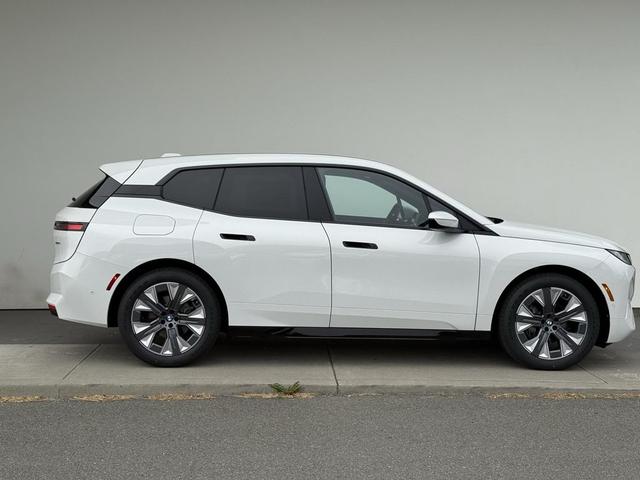 Photo of 2026 Alpine White BMW iX