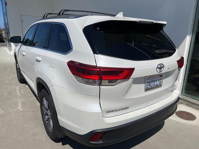 Photo of 2019 Blizzard Pearl Toyota Highlander