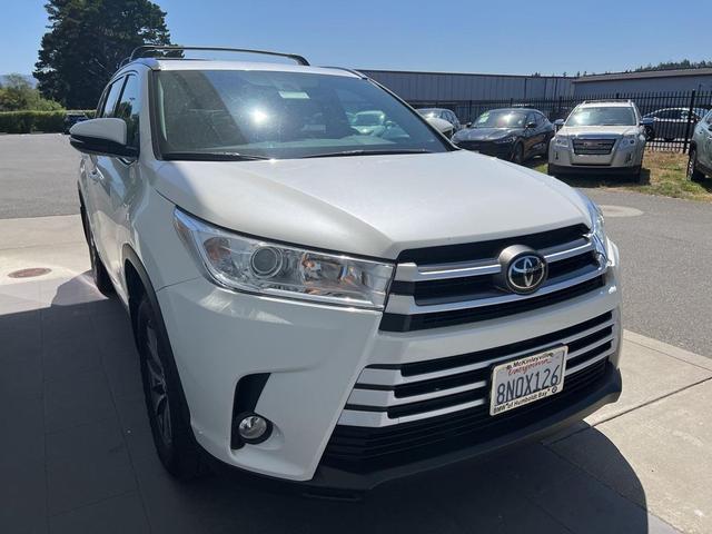 Photo of 2019 Blizzard Pearl Toyota Highlander