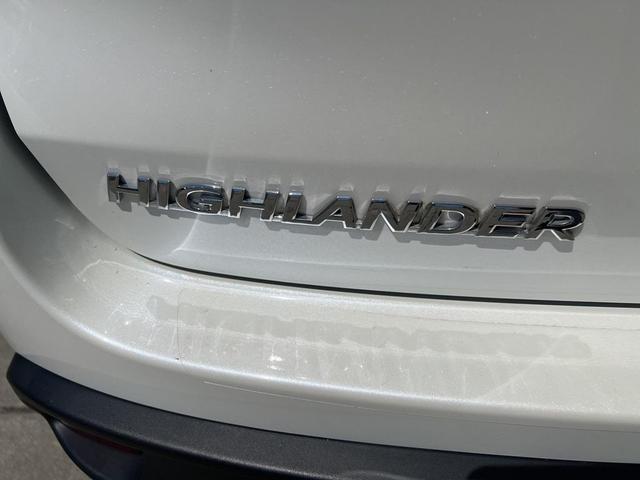 Photo of 2019 Blizzard Pearl Toyota Highlander