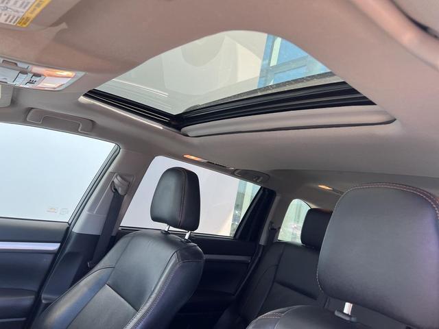 Photo of 2019 Blizzard Pearl Toyota Highlander