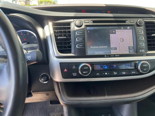 Photo of 2019 Blizzard Pearl Toyota Highlander