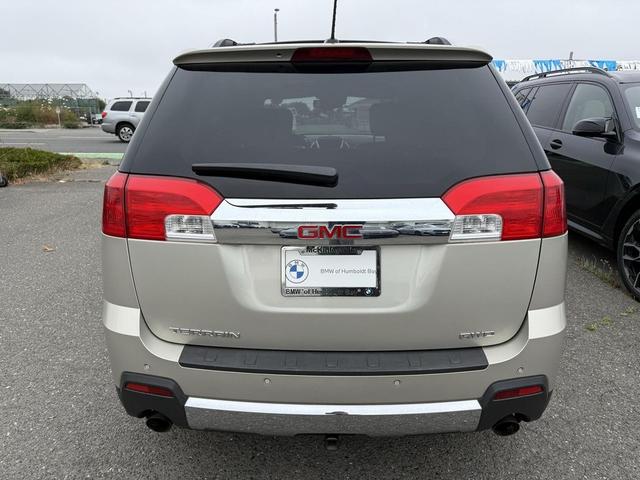Photo of 2015 Champagne Silver Metallic GMC Terrain