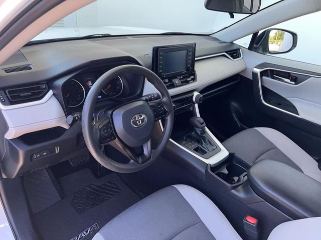 Photo of 2021 Super White Toyota RAV4