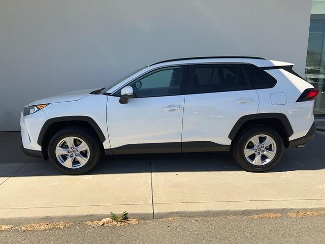 Photo of 2021 Super White Toyota RAV4