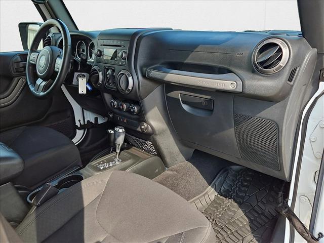 Photo of 2017 Bright White Clearcoat Jeep Wrangler Unlimited