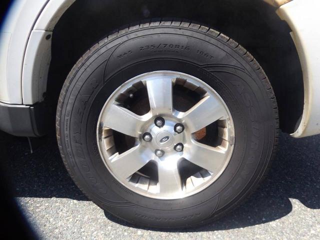 Photo of 2012 White Suede Ford Escape
