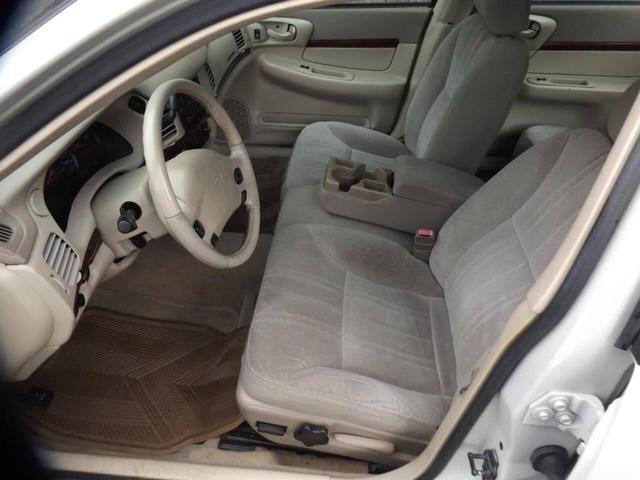 Photo of 2003 White Chevrolet Impala
