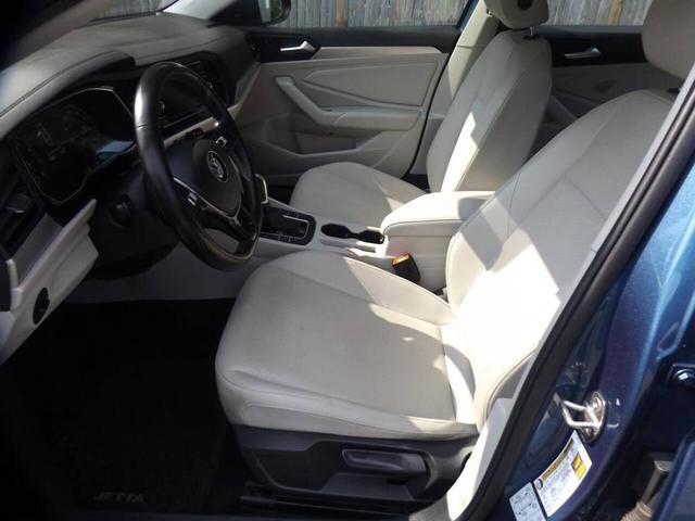 Photo of 2019 Blue Silk Metallic Volkswagen Jetta