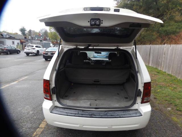 Photo of 2006 Stone White Jeep Grand Cherokee
