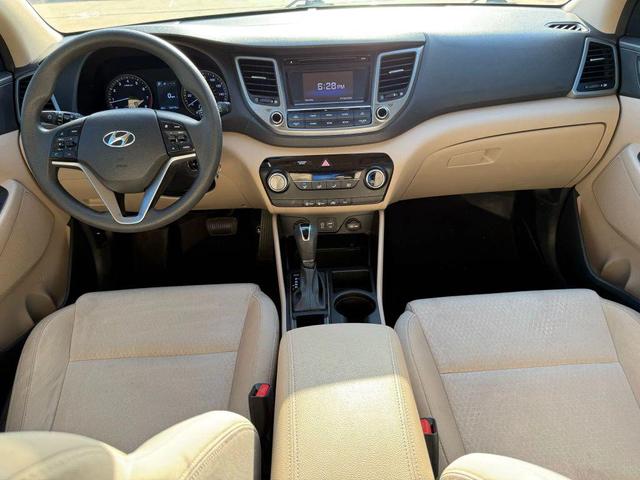 Photo of 2016 White Hyundai TUCSON