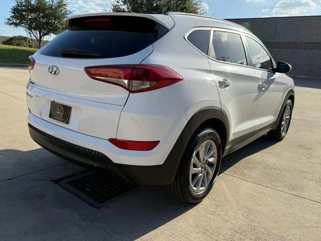 Photo of 2016 White Hyundai TUCSON