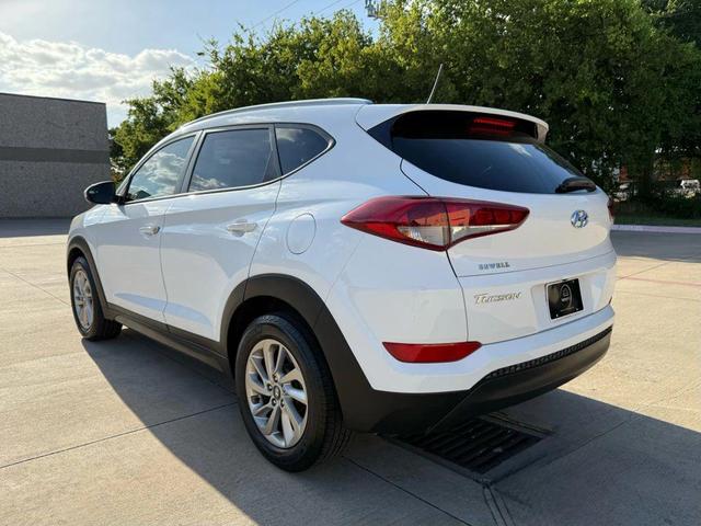 Photo of 2016 White Hyundai TUCSON