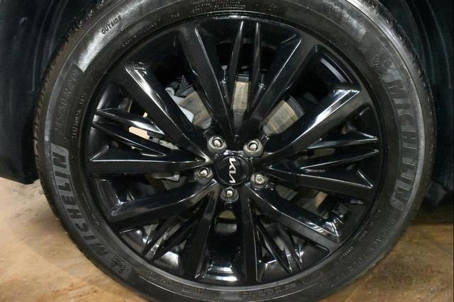 Photo of 2022 Everlasting Silver Kia Telluride