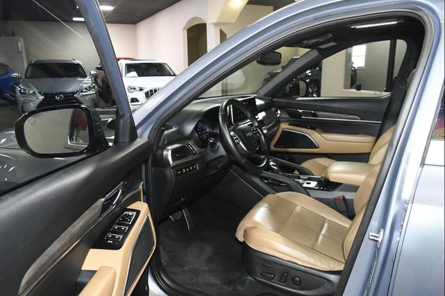 Photo of 2022 Everlasting Silver Kia Telluride
