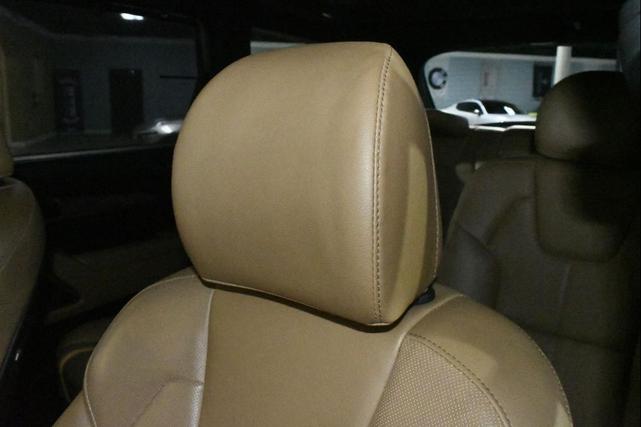 Photo of 2022 Everlasting Silver Kia Telluride