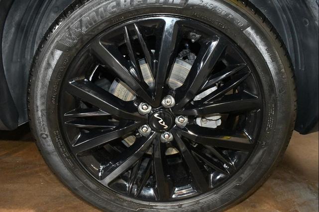 Photo of 2022 Everlasting Silver Kia Telluride