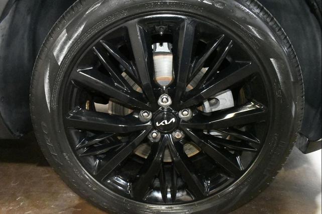 Photo of 2022 Everlasting Silver Kia Telluride