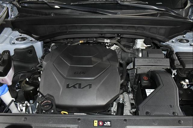 Photo of 2022 Everlasting Silver Kia Telluride