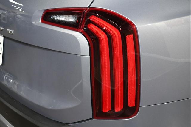 Photo of 2022 Everlasting Silver Kia Telluride