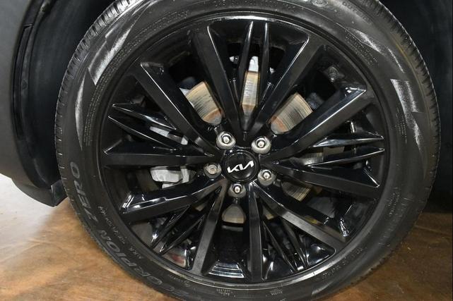 Photo of 2022 Everlasting Silver Kia Telluride