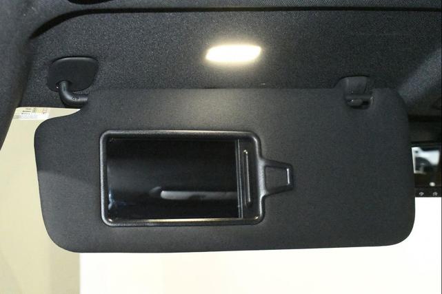 Photo of 2022 Everlasting Silver Kia Telluride