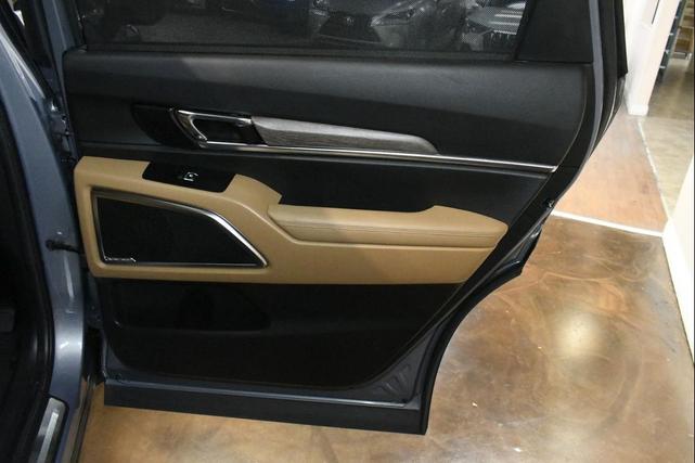 Photo of 2022 Everlasting Silver Kia Telluride