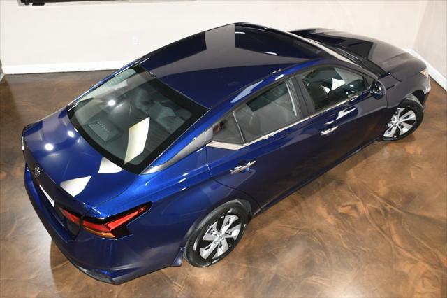 Photo of 2021 Deep Blue Pearl Nissan Altima