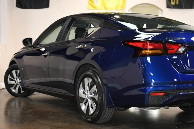 Photo of 2021 Deep Blue Pearl Nissan Altima