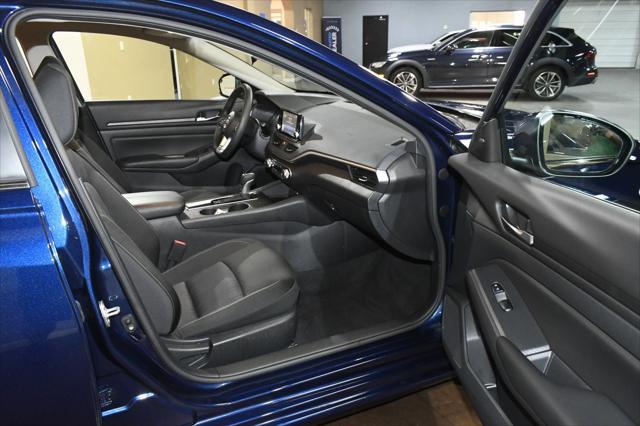Photo of 2021 Deep Blue Pearl Nissan Altima