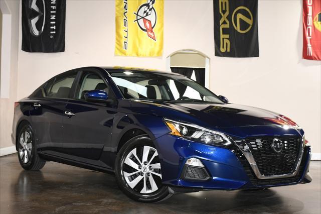 Photo of 2021 Deep Blue Pearl Nissan Altima